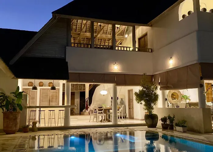 Unique 3br With Pool 5 Minute Walk To The Pererenan Вилла *