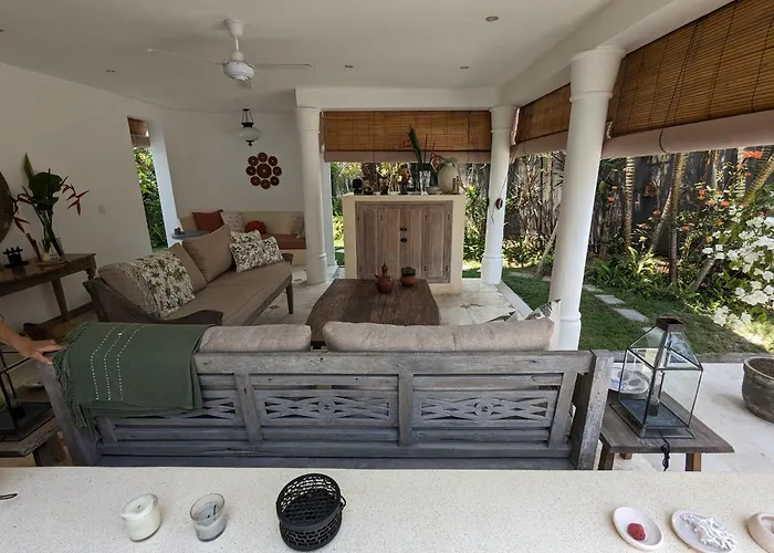 Unique 3br With Pool 5 Minute Walk To The Pererenan Вилла *