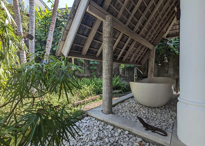 Unique 3br With Pool 5 Minute Walk To The Pererenan Вилла Чангу