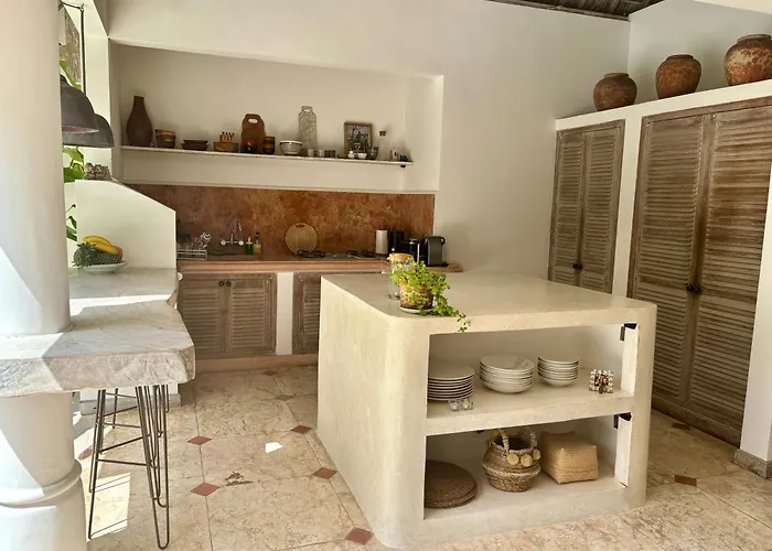 Unique 3br With Pool 5 Minute Walk To The Pererenan Вилла